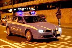 Una volante della Polizia Una volante della Polizia
